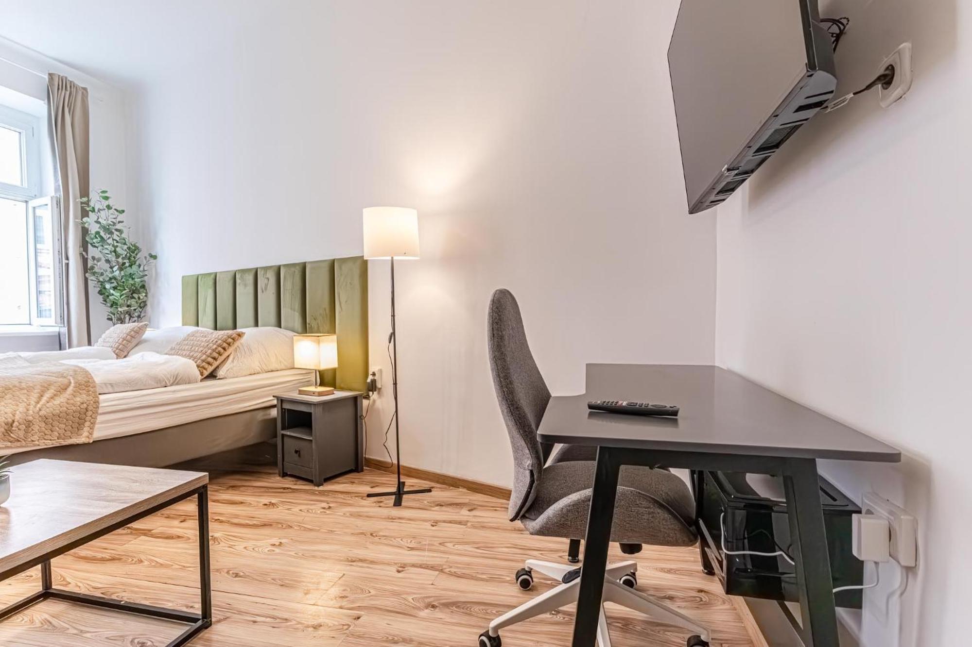 Lovely 1br In Prime Location Of * Vienna
