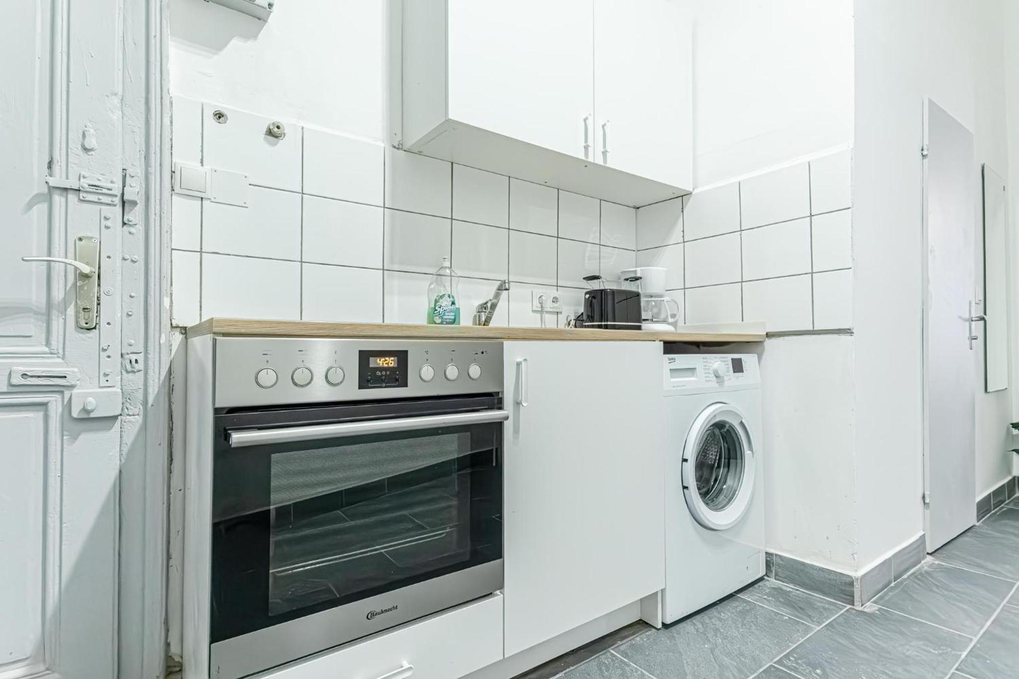 Lovely 1br In Prime Location Of * Vienna